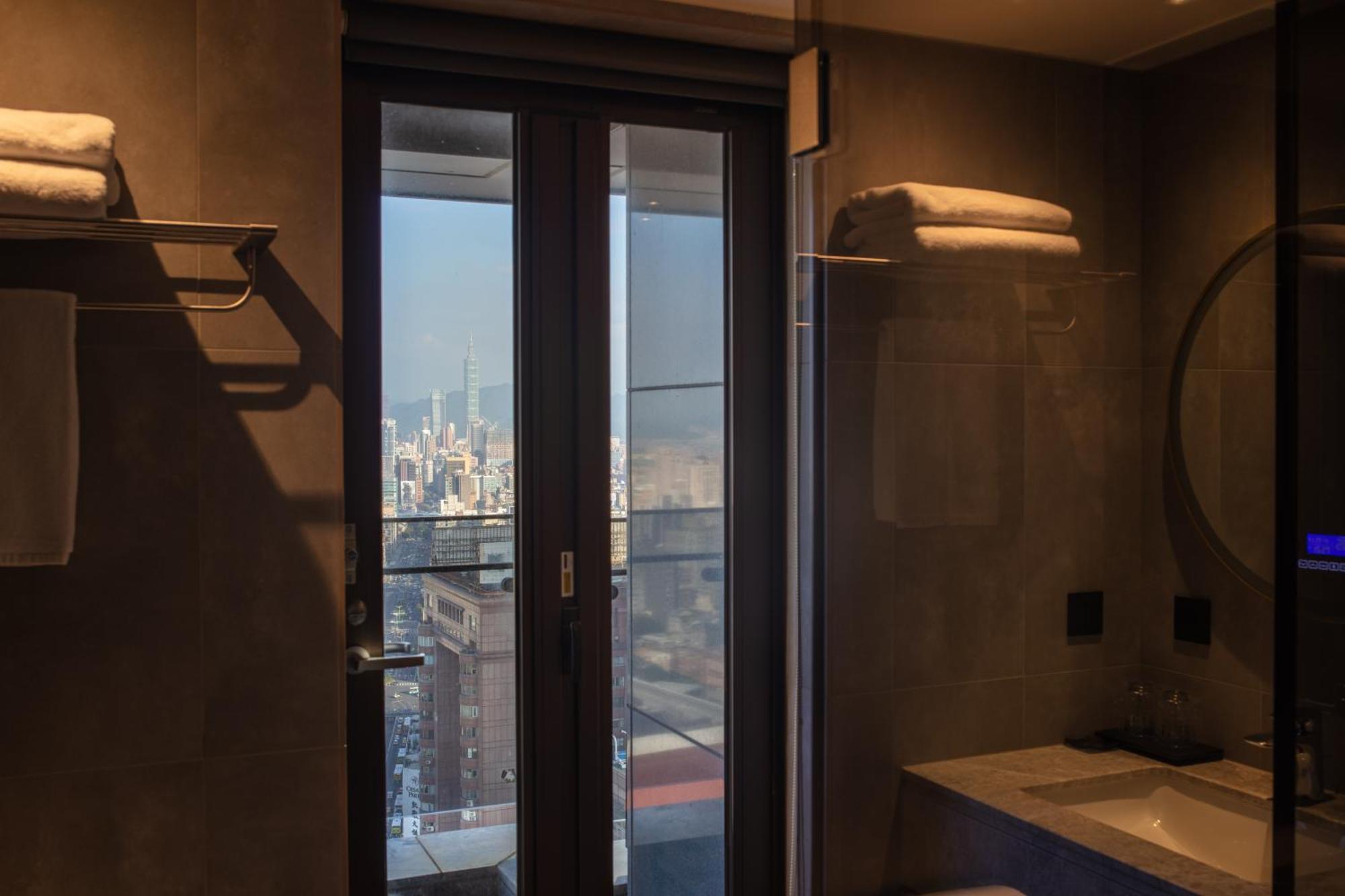 Executive Double Room with Taipei 101 View