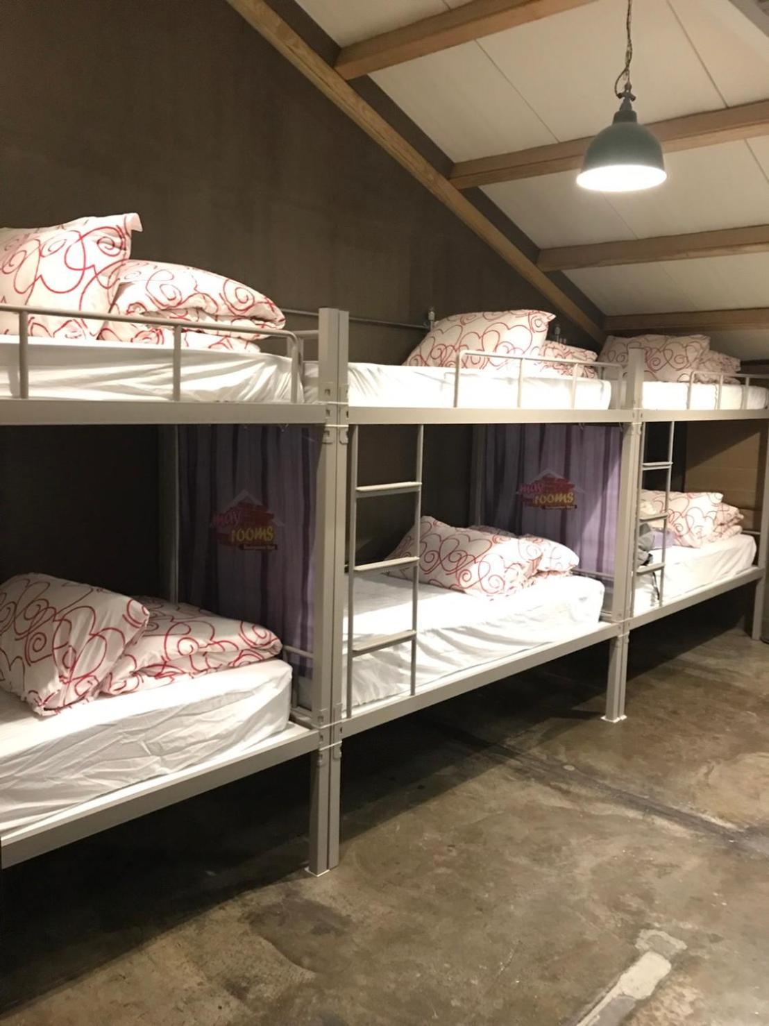 Posto Letto in Dormitorio Femminile con 6 Letti