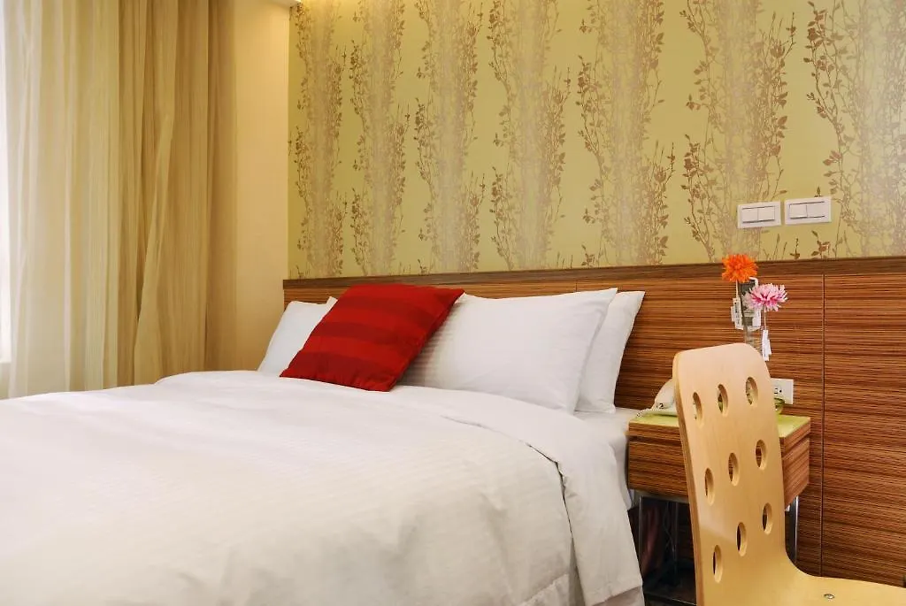 Golden Hotel-1