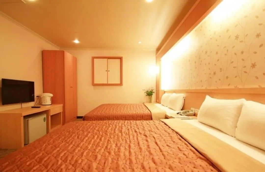 Red Cabin Inn-1