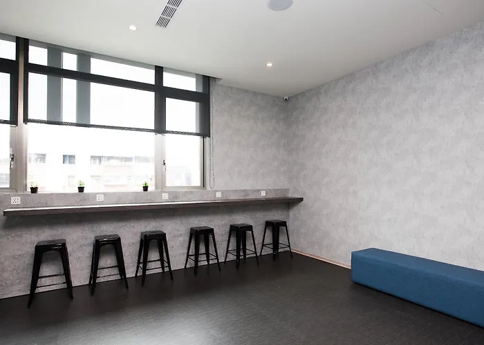 Check Inn New Taipei Luzhou - 4-sterenhotel